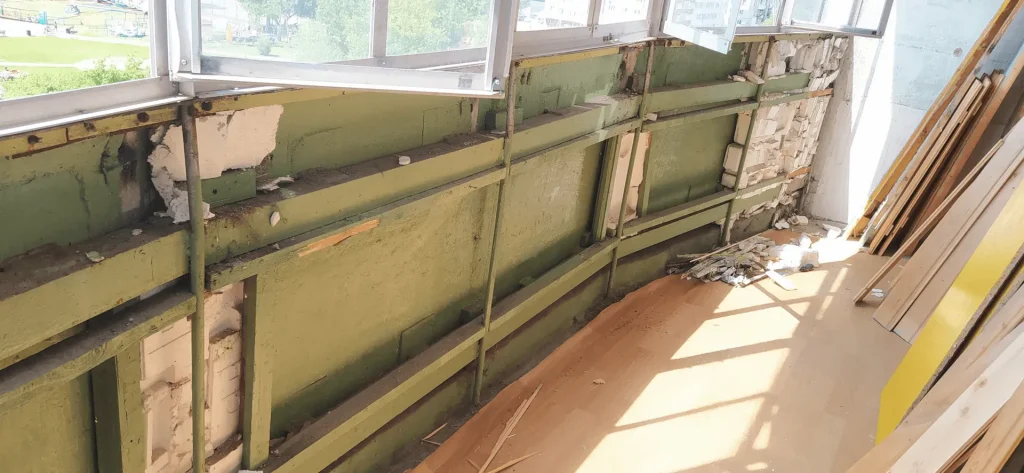 Kak-uteplit-balkon-1-1024x473
